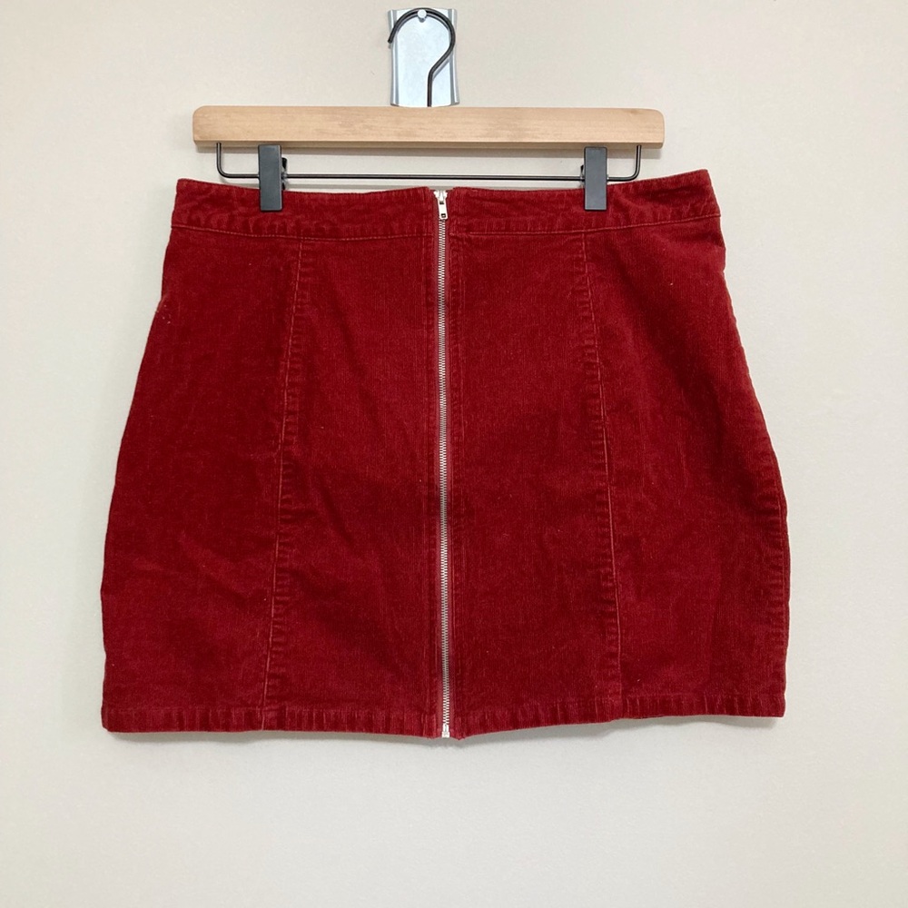 Charlotte Russe Red Cordoroy Mini Skirt, Size M, Zipper Front, Pre-Owned, Fall